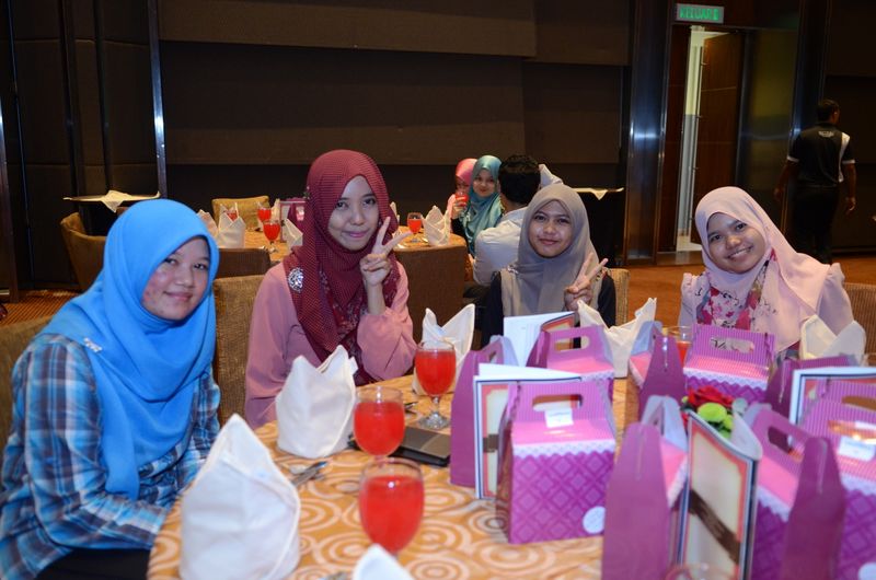 Hi tea alumni  14  058